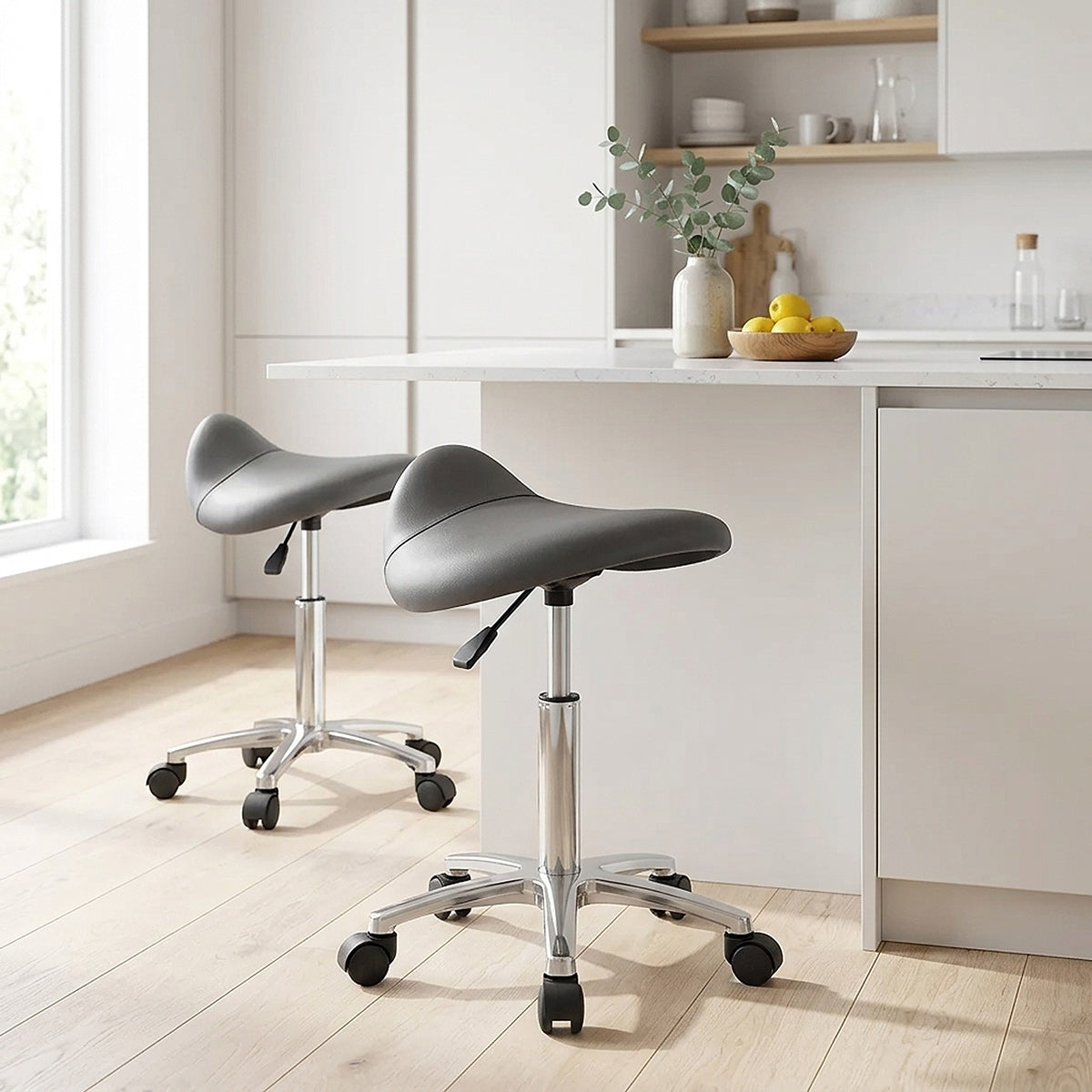 Sgabello con rotelle Ecopelle Cromato - Deluxe Saddle Grigio