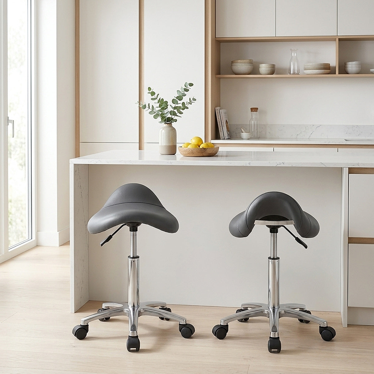 Sgabello con rotelle Ecopelle Cromato - Deluxe Saddle Grigio